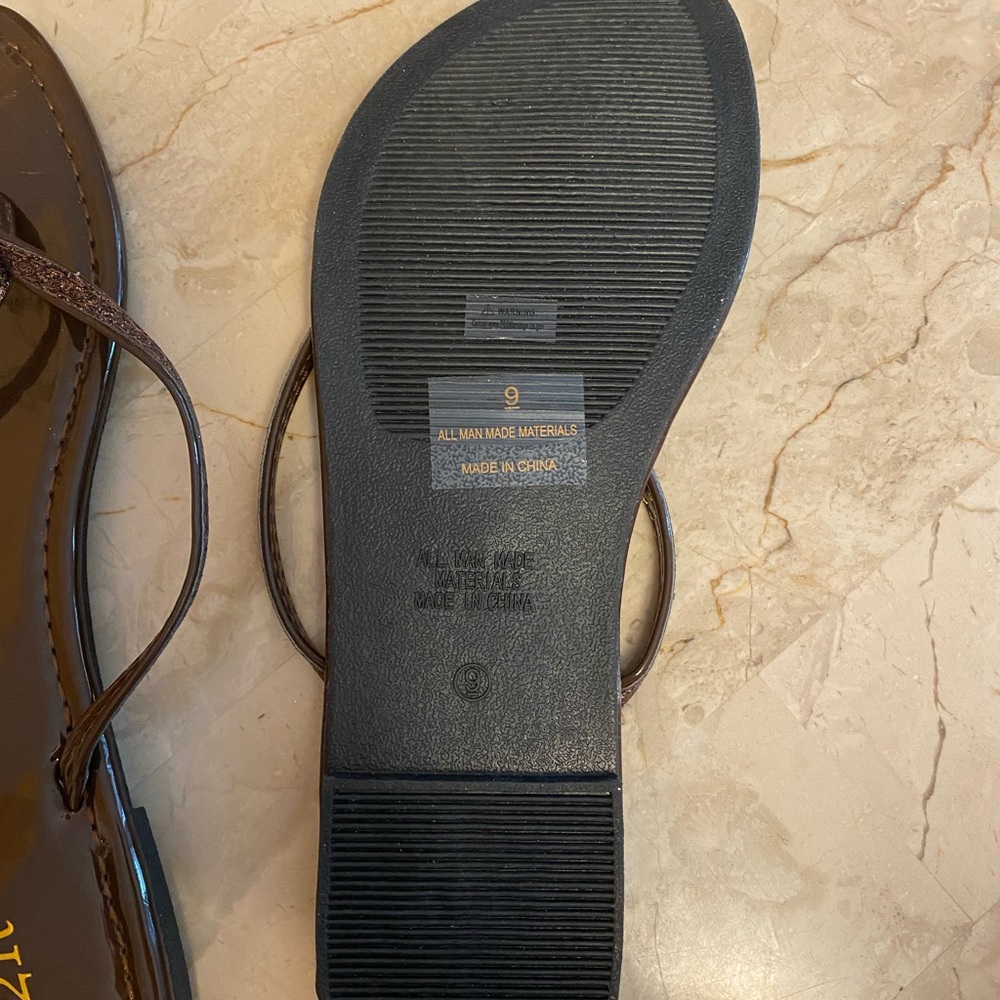 Women’s Flip Flops - Picture 2 of 2